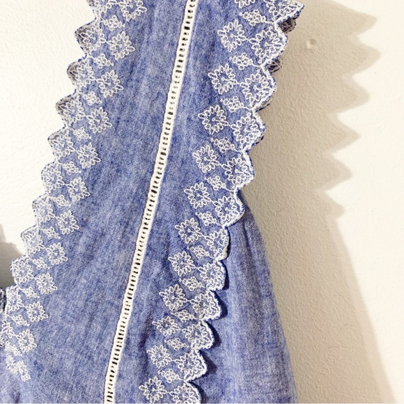 Isabel Maternity by Ingrid & Isabel Top Chambray White Embroidery Sleeveless💙🤍 - Picture 5 of 11